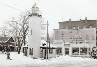 Colonial Beacon Gas Station