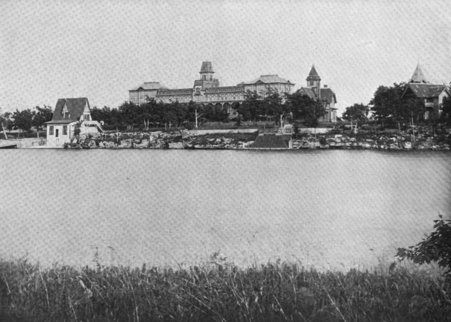 The Frontenac Hotel and Fire - 1000 Islands (1878 - 1911) 2 Frontenac after 1st remodel