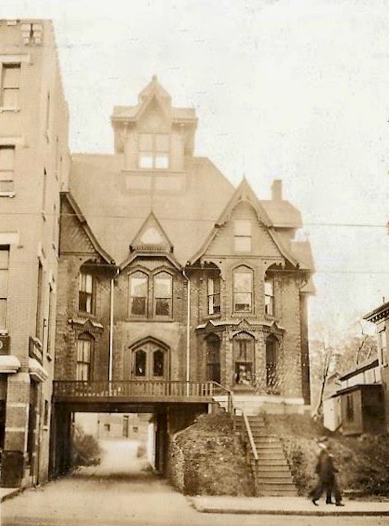 Solomon's Temple (1879 - 1926) 4 Solomon's Temple with Armstrong Place running underneath it