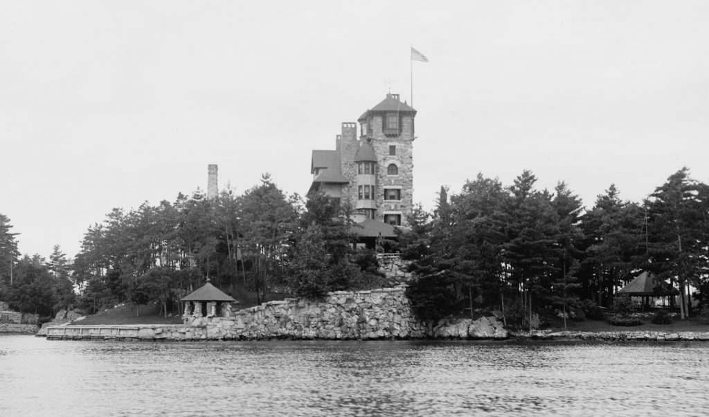 Castle Rest - 1000 Islands (1888 - Present) 1 Castle Rest