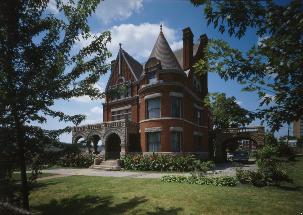 Schwab Mansion - Riverside Drive, 73rd and 74th Streets (1906 - 1948) 1 The Schwab house prior to the Schwab mansion