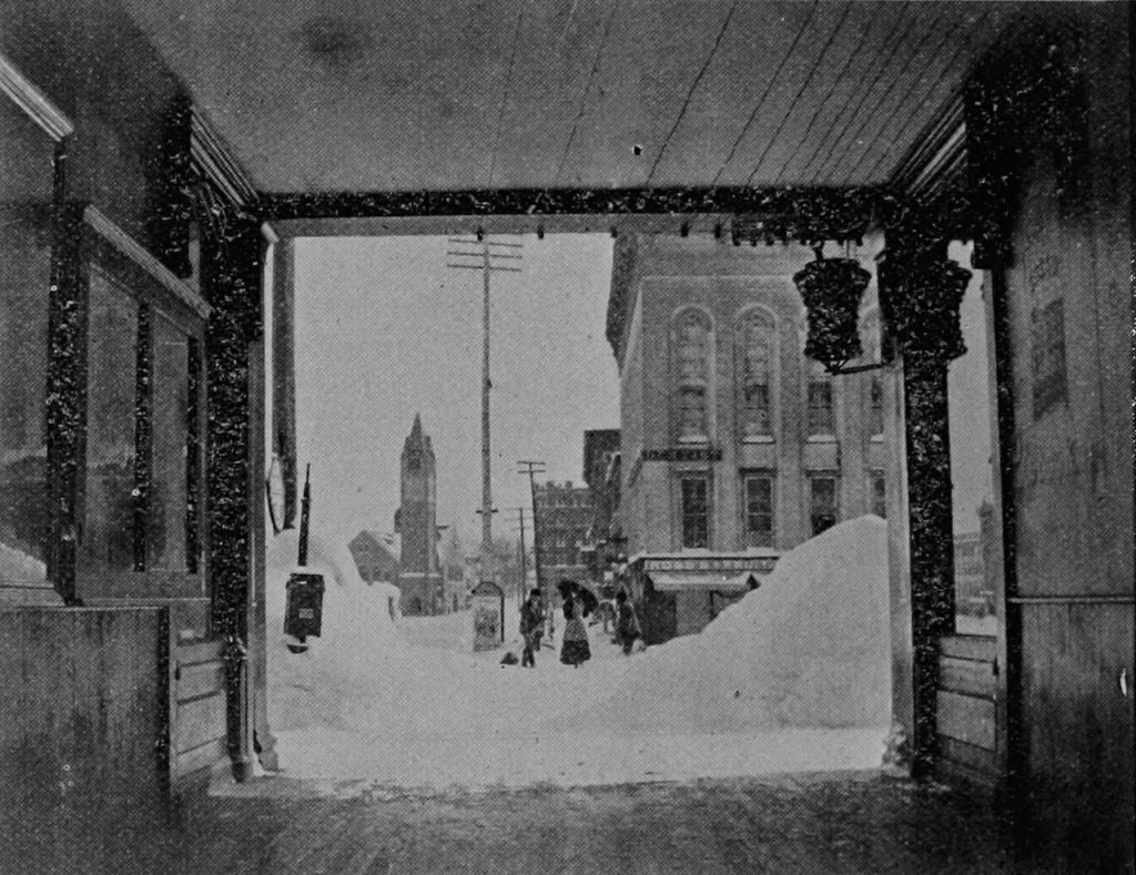 Paddock Arcade (1850 - Present) 4 Winter 1905 when there were no doors to Paddock Arcade