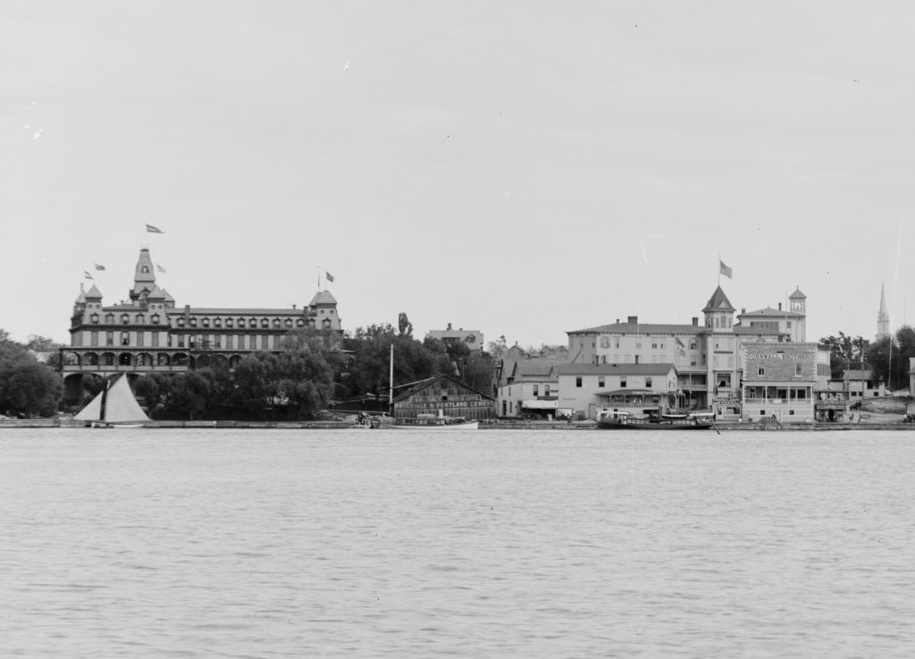 Marsden House - Thousand Islands Hotel - 1000 Islands 5 Alexandria Bay river front