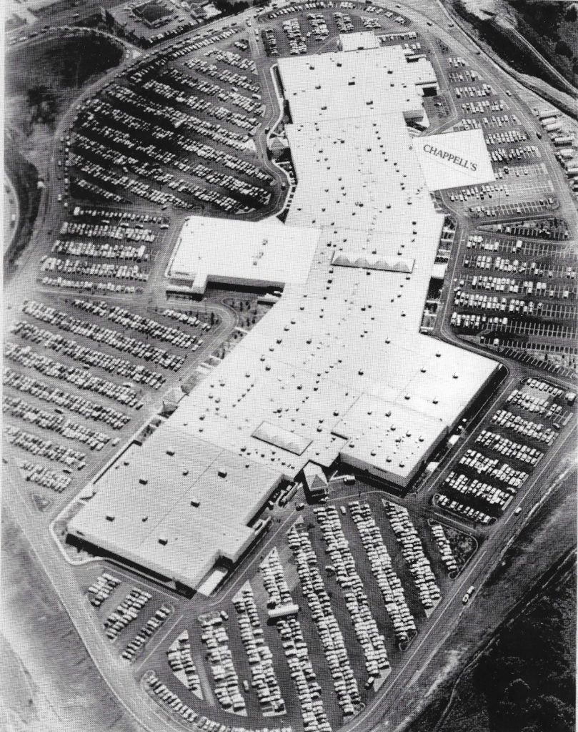 1986 Christmas Shopping Season - Watertown, N.Y. 4 Salmon Run Mall