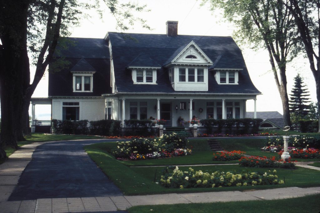 Sacket House - 451 Broadway - Cape Vincent - 1000 Islands 4 C. T. Sacket House